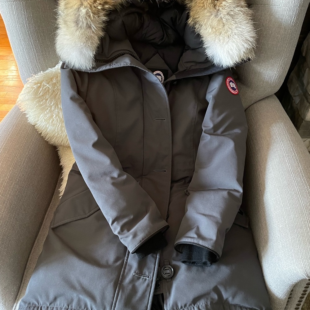Canada Goose women down parka